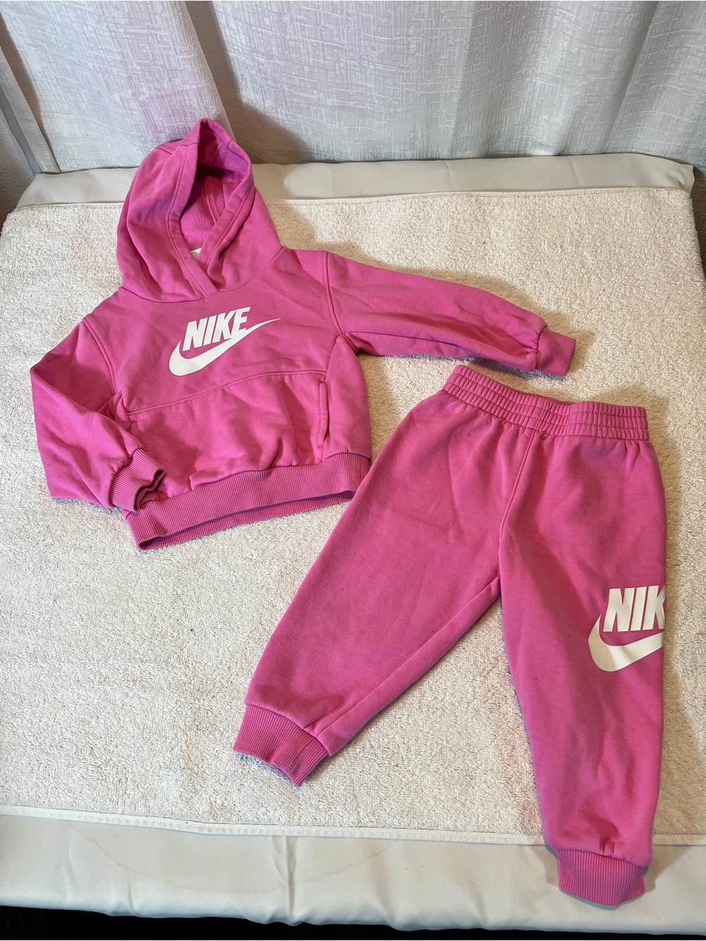 Nike Kids Fuchsia Pink Hoodie & Joggers Set SIZE 24 months